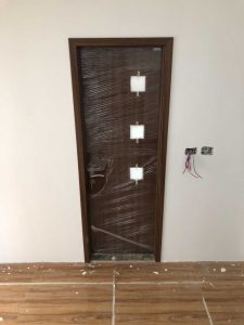 cua nha ve sinh GR301