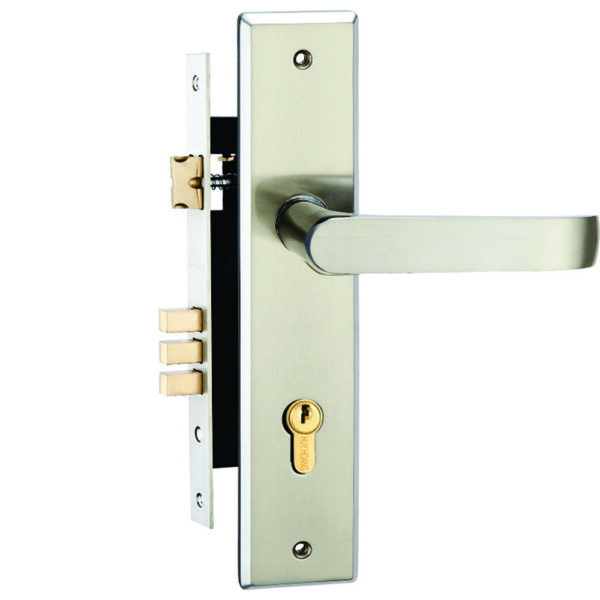 Lắp đặt khóa cửa tay gạt: Hãy đến với chúng tôi để được lắp đặt khóa cửa tay gạt chất lượng cao, giúp tăng cường độ an toàn và bảo vệ tài sản cho gia đình bạn.