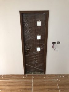 cua nha ve sinh GR301