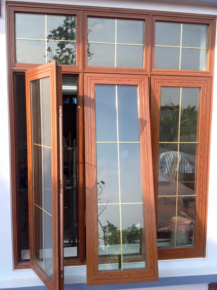 Làm cửa sổ bằng nhôm xingfa hay gỗ tự nhiên