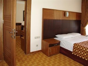 Đại kỵ 2 cửa phòng ngủ đối diện nhau và cách hóa giải