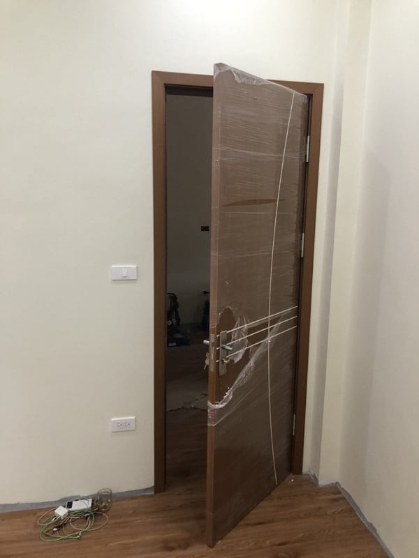 Mẫu cửa gỗ phòng ngủ màu cánh gián mã màu LA108