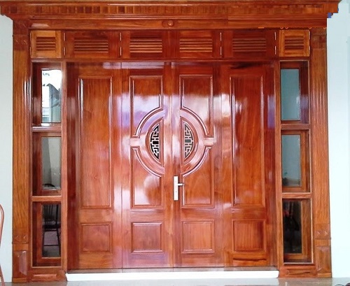 Cửa gỗ lim bền đẹp