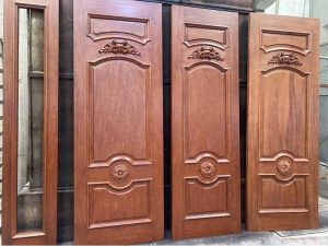 Cửa gỗ tự nhiên giá rẻ