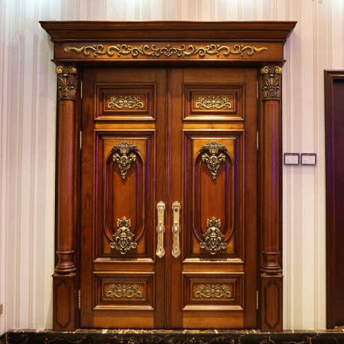 Cửa gỗ phong cách cổ điển 2