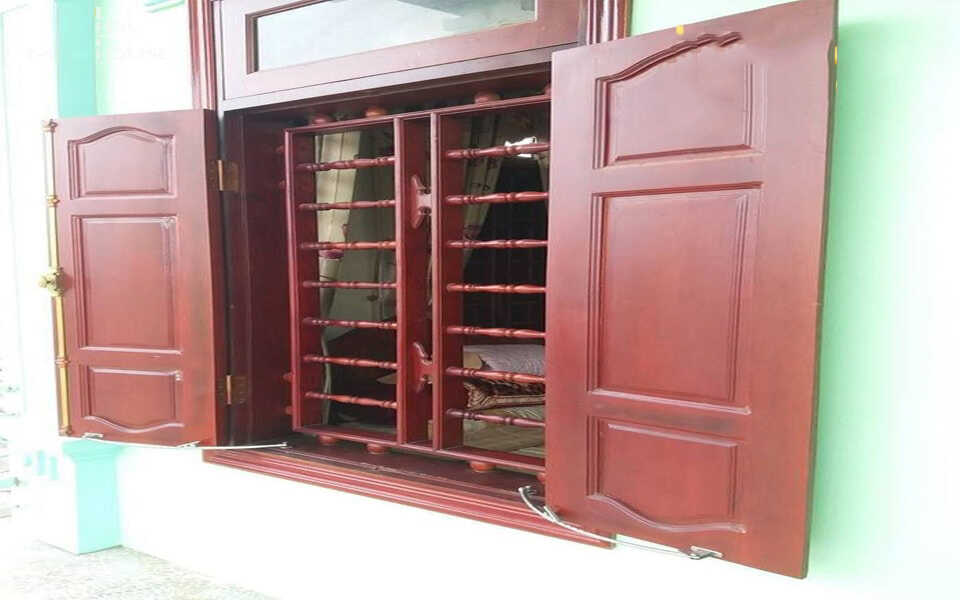 Song cửa gỗ họa tiết