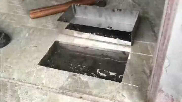 chôn bản lề cửa