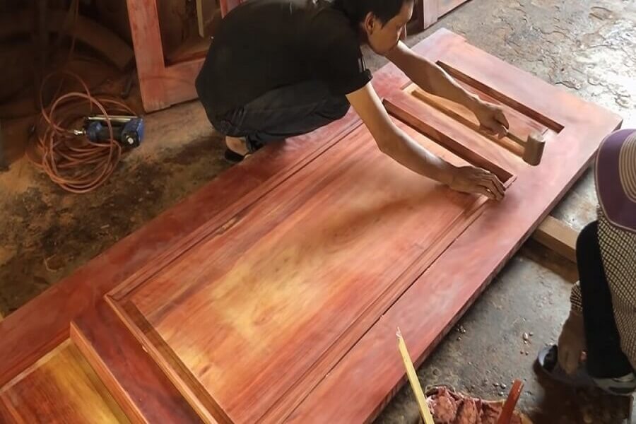 Sửa cửa gỗ bị xệ