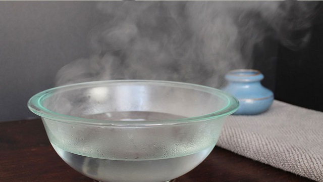 cách làm sạch sơn cửa gỗ 1