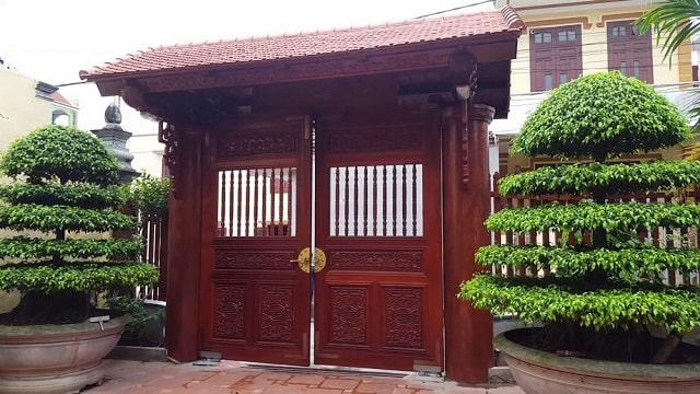 Mẫu cửa cổng gỗ đẹp 2