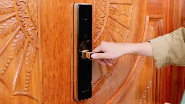 Khóa cửa gỗ 2 cánh